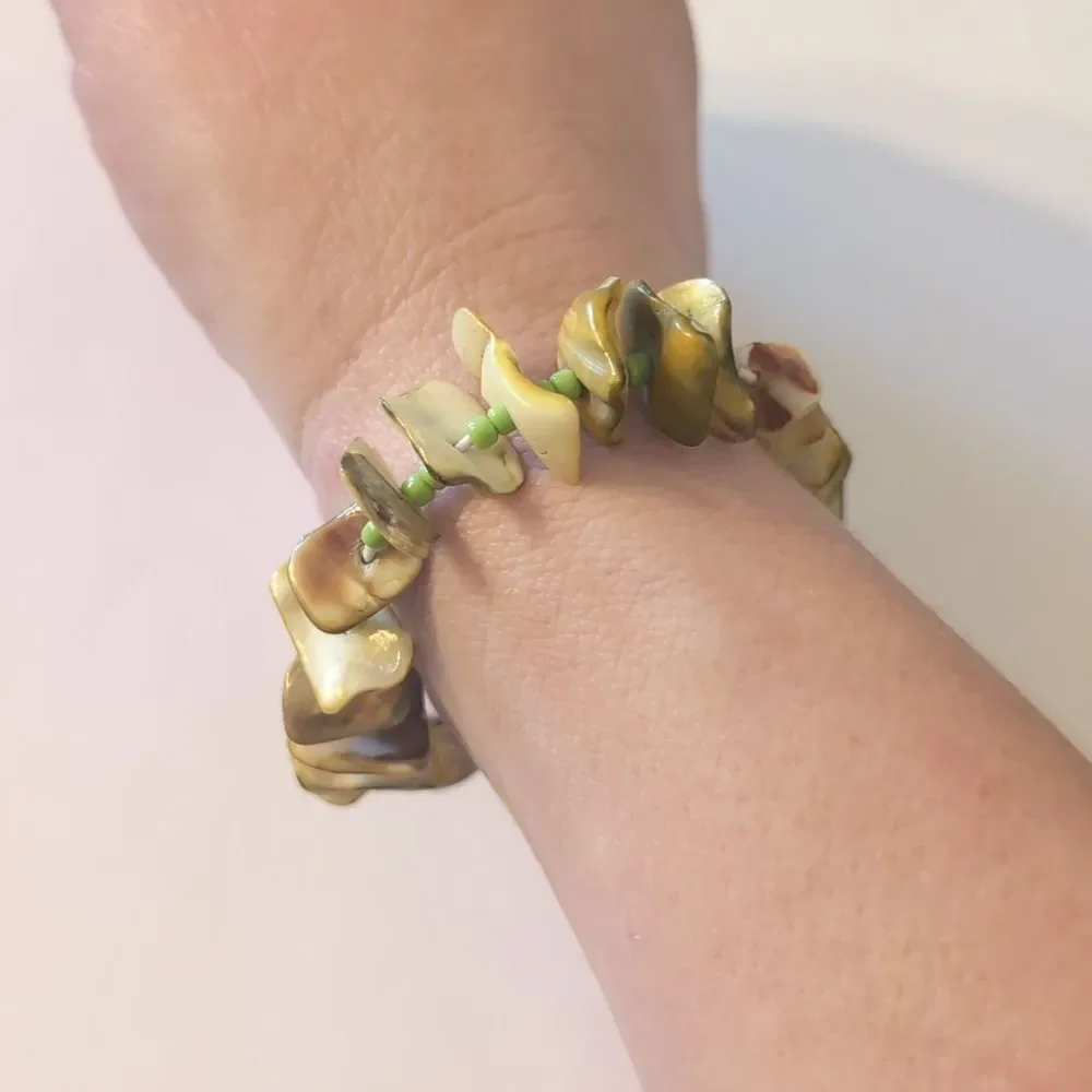 707 Green Shell and Green‎ Beaded Stretch Bracelet
